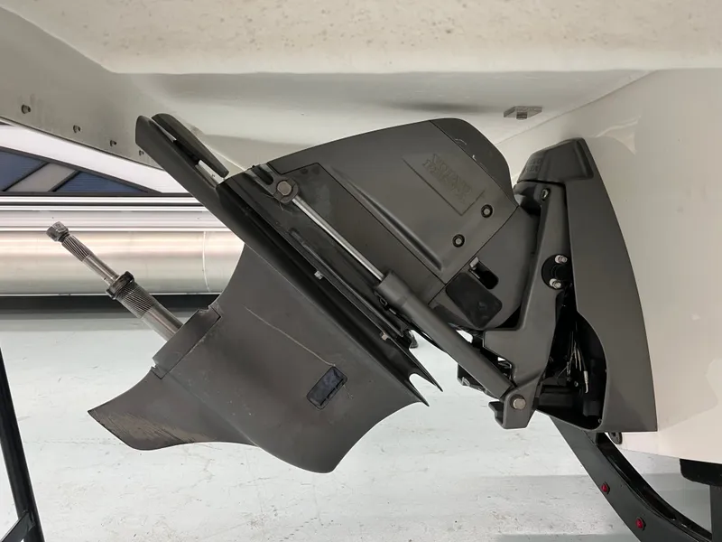 Slide: The Image of Regal 2300 Bowrider 2013 - 23