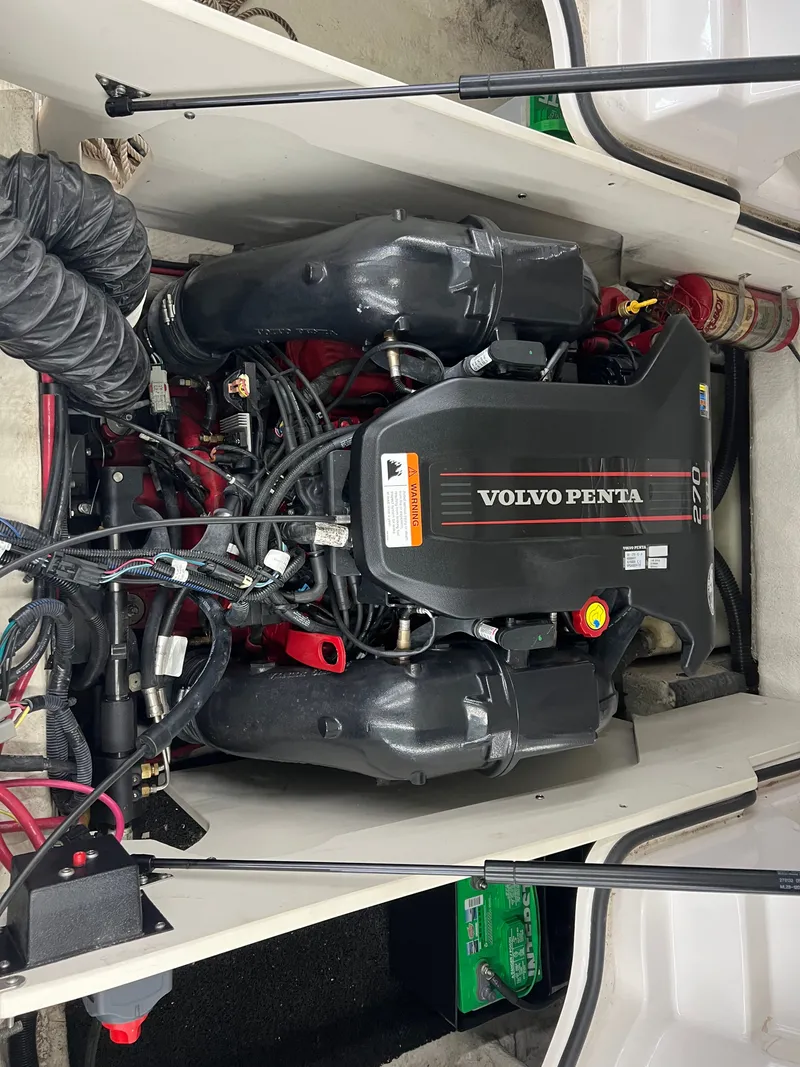 Slide: The Image of Regal 2300 Bowrider 2013 - 9