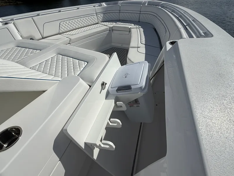 Slide: The Image of Intrepid 43 Nomad SE 2027 - 30