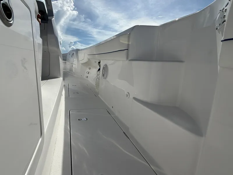 Slide: The Image of Intrepid 43 Nomad SE 2027 - 28