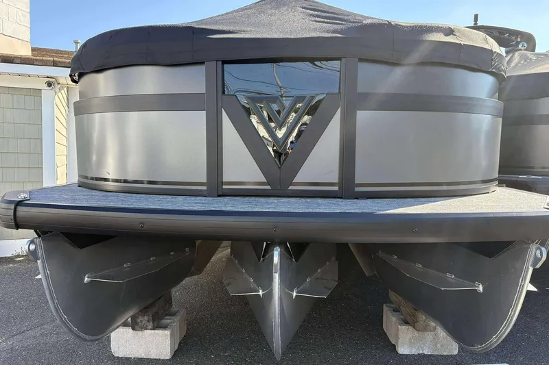 Slide: The Image of 2026 Viaggio D26U pontoon boat with sleek design and modern features. - 3