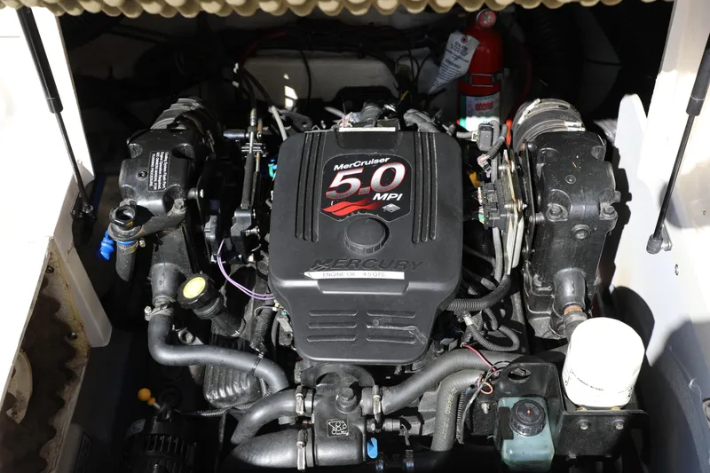 Slide: The Image of Engine of 2008 Sea Ray 220 Sundeck with MerCruiser 5.0 MPI. - 18