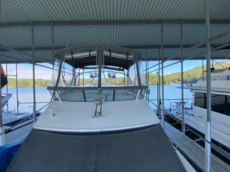 Slide: The Image of Silverton 33 Sport Sedan 2002 - 13