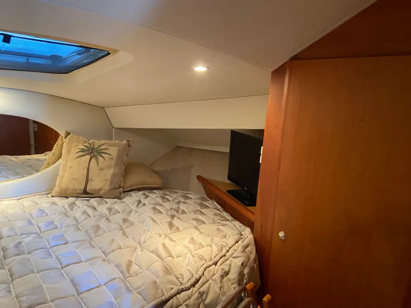 Slide: The Image of Silverton 33 Sport Sedan 2002 - 23