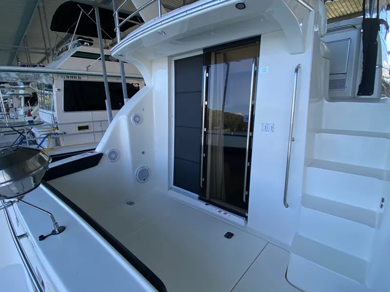 Slide: The Image of Silverton 33 Sport Sedan 2002 - 3