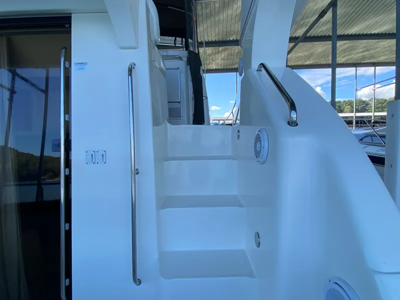 Slide: The Image of Silverton 33 Sport Sedan 2002 - 4