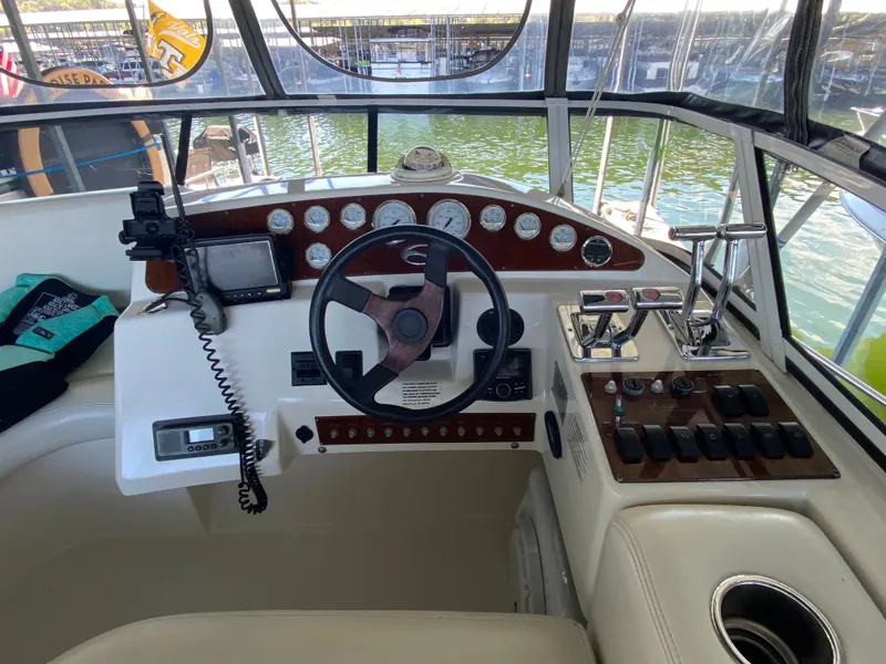 Slide: The Image of Silverton 33 Sport Sedan 2002 - 7