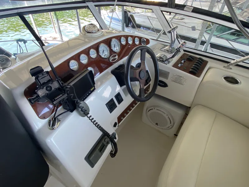 Slide: The Image of Silverton 33 Sport Sedan 2002 - 9