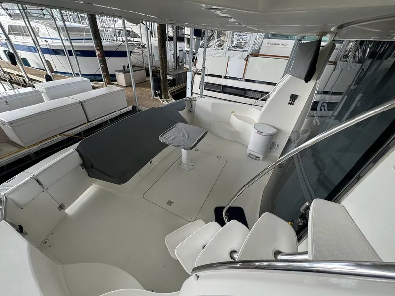 Slide: The Image of Carver 560 Voyager 2004 - 7