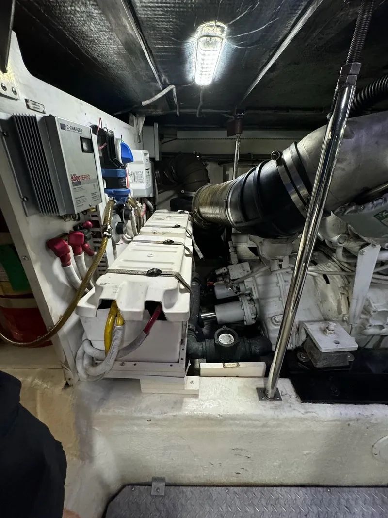 Slide: The Image of Carver 560 Voyager 2004 - 72