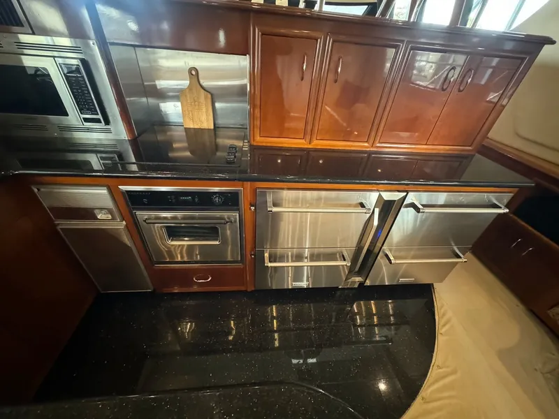 Slide: The Image of Carver Yachts 560 Voyager 2004 - 16
