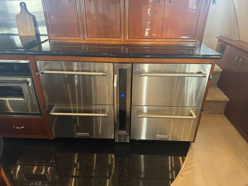 Slide: The Image of Carver Yachts 560 Voyager 2004 - 17