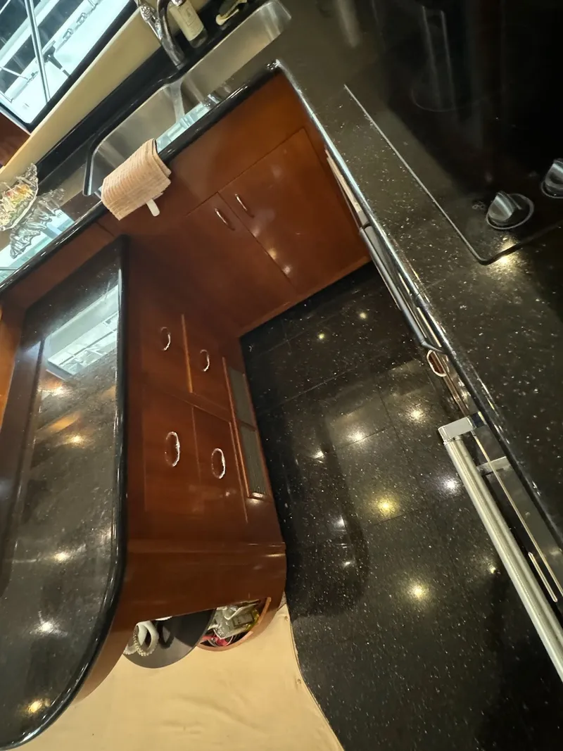 Slide: The Image of Carver Yachts 560 Voyager 2004 - 19