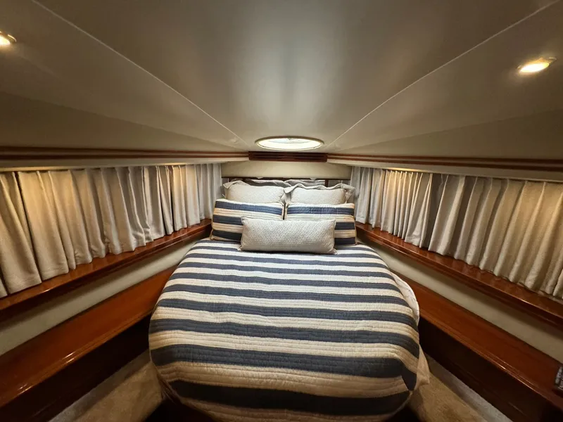 Slide: The Image of Carver Yachts 560 Voyager 2004 - 29