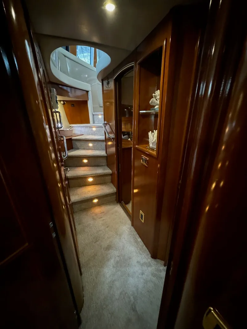 Slide: The Image of Carver Yachts 560 Voyager 2004 - 31