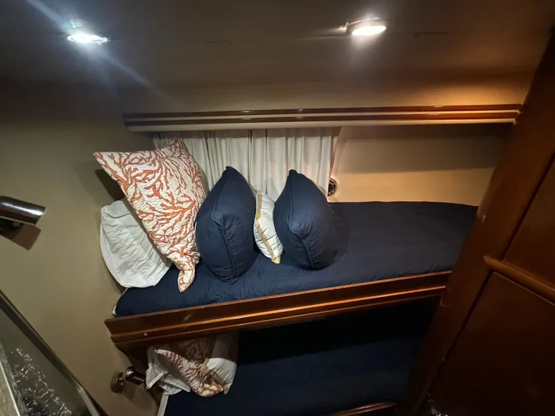 Slide: The Image of Carver Yachts 560 Voyager 2004 - 32