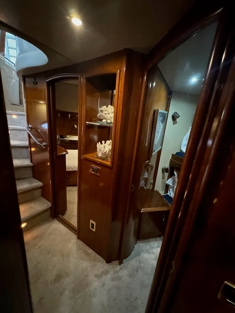 Slide: The Image of Carver Yachts 560 Voyager 2004 - 33