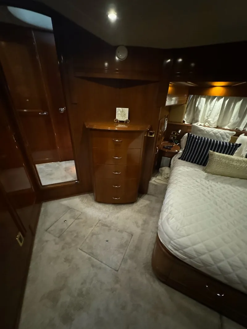 Slide: The Image of Carver Yachts 560 Voyager 2004 - 35