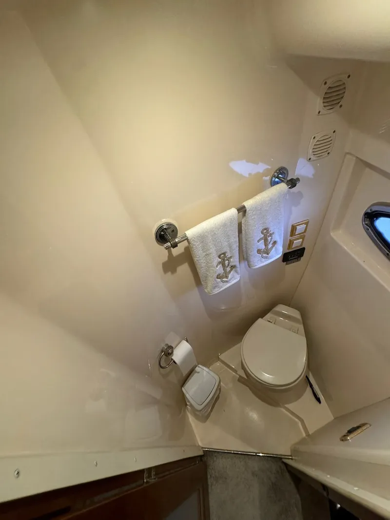 Slide: The Image of Carver Yachts 560 Voyager 2004 - 38