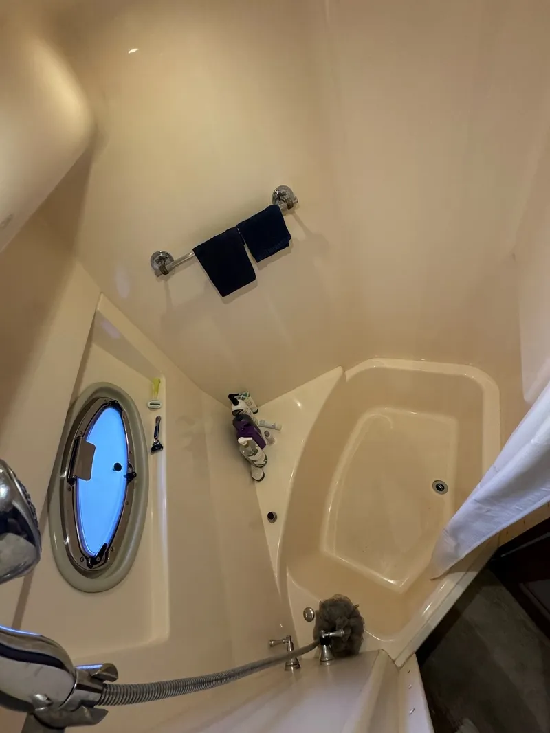 Slide: The Image of Carver Yachts 560 Voyager 2004 - 39