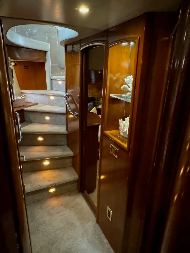 Slide: The Image of Carver Yachts 560 Voyager 2004 - 41