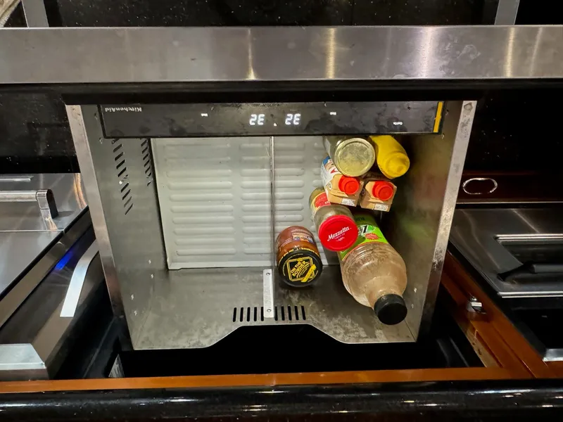 Slide: The Image of Carver Yachts 560 Voyager 2004 - 42