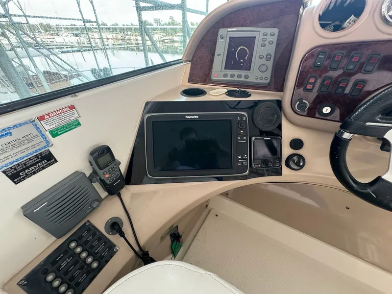 Slide: The Image of Carver Yachts 560 Voyager 2004 - 60