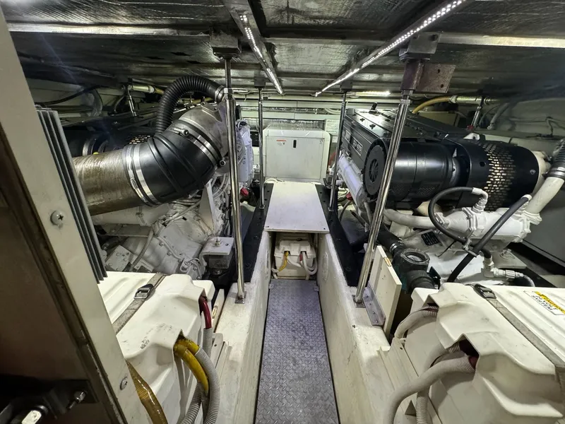 Slide: The Image of Carver Yachts 560 Voyager 2004 - 65