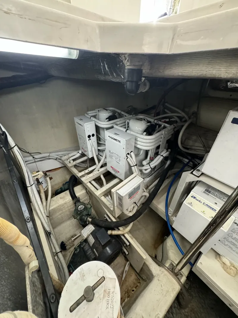 Slide: The Image of Carver Yachts 560 Voyager 2004 - 71