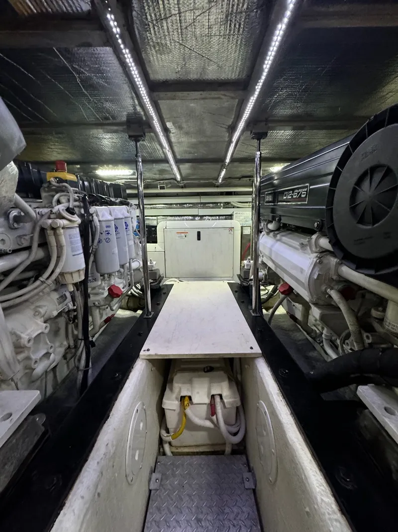 Slide: The Image of Carver Yachts 560 Voyager 2004 - 73