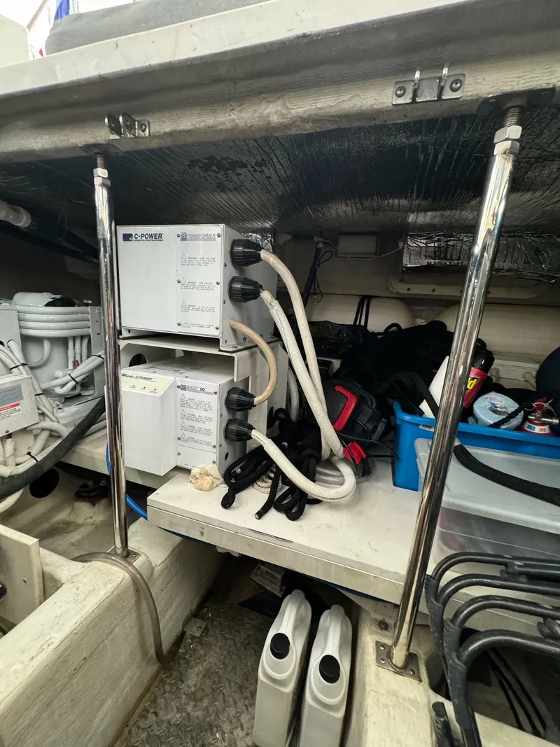 Slide: The Image of Carver Yachts 560 Voyager 2004 - 74