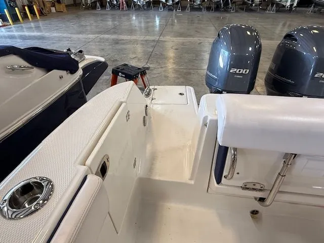 Slide: The Image of Robalo R272 Center Console 2021 - 17