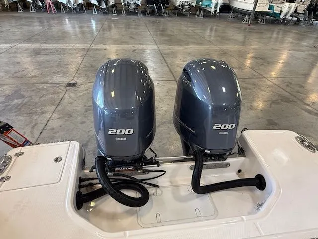 Slide: The Image of Robalo R272 Center Console 2021 - 19