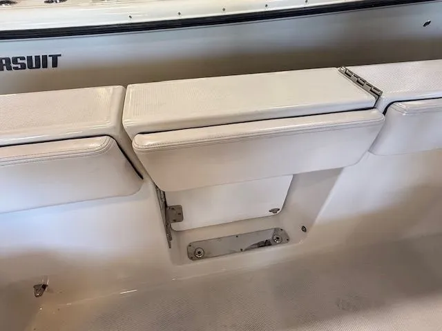 Slide: The Image of Robalo R272 Center Console 2021 - 23