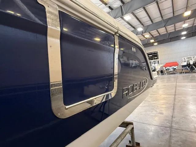 Slide: The Image of Robalo R272 Center Console 2021 - 3