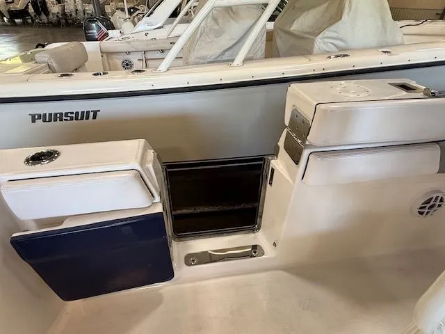 Slide: The Image of Robalo R272 Center Console 2021 - 9