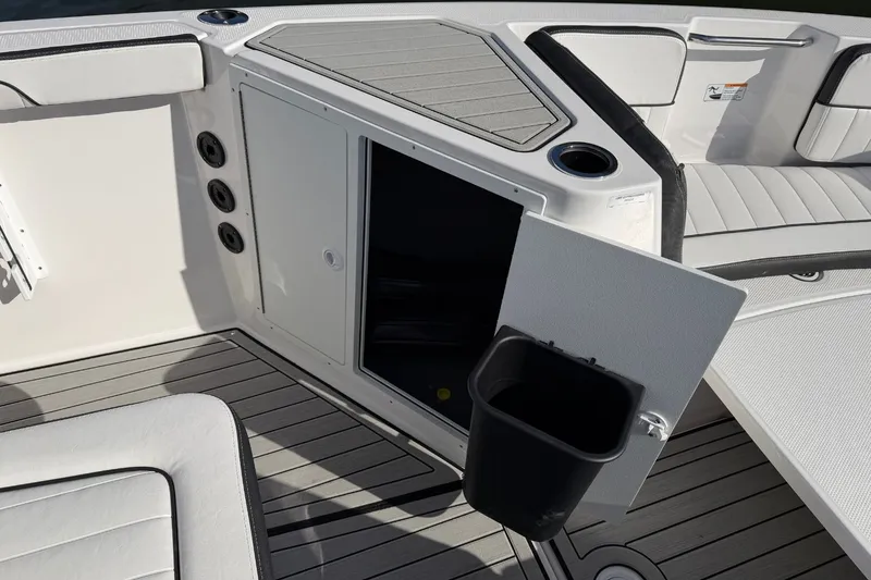 Slide: The Image of Yamaha 222 FSH Sport E 2026 - 27