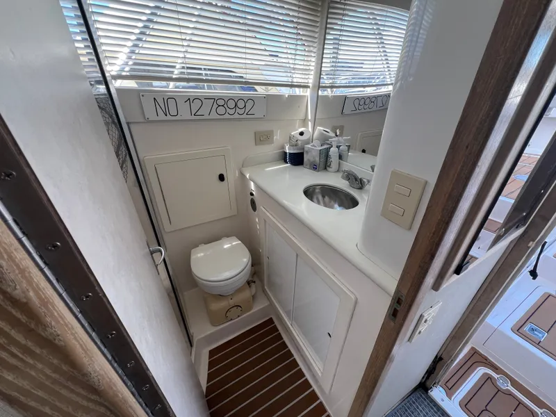 Slide: The Image of Blackfin 33 Flybridge 1996 - 27