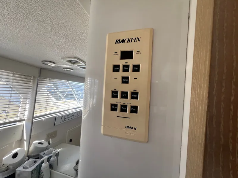 Slide: The Image of Blackfin 33 Flybridge 1996 - 28