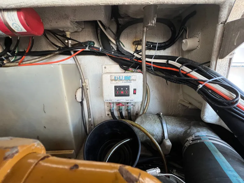 Slide: The Image of Blackfin 33 Flybridge 1996 - 33