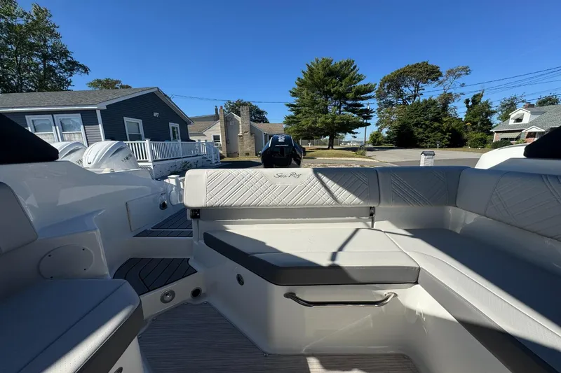 Slide: The Image of Sea Ray SDX 250 Outboard 2026 - 10