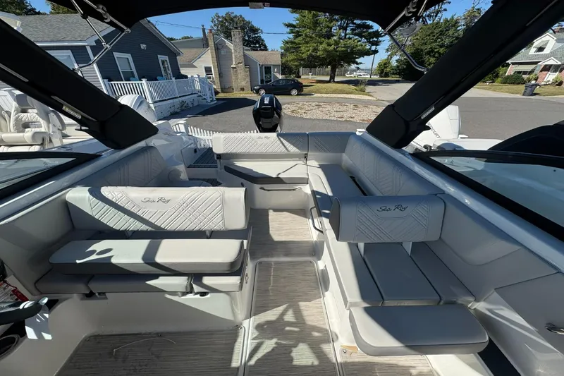 Slide: The Image of Sea Ray SDX 250 Outboard 2026 - 16