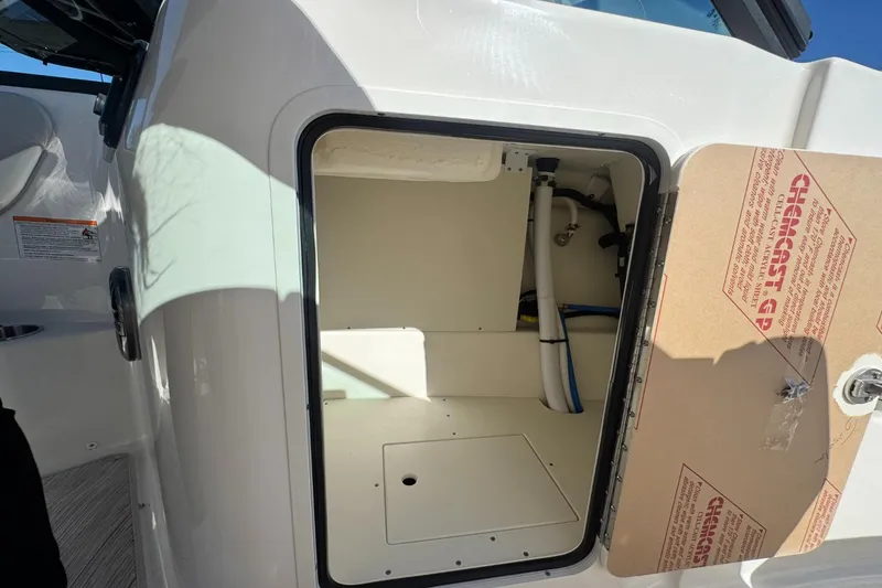 Slide: The Image of Sea Ray SDX 250 Outboard 2026 - 23