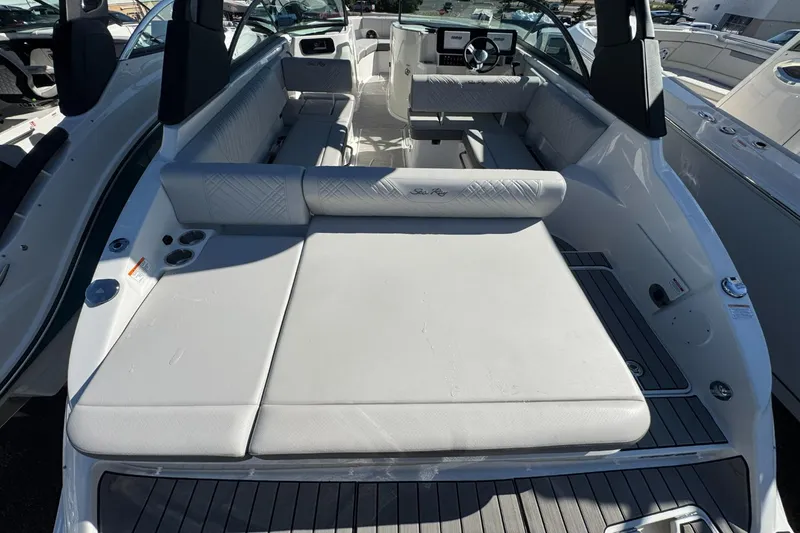 Slide: The Image of Sea Ray SDX 250 Outboard 2026 - 7