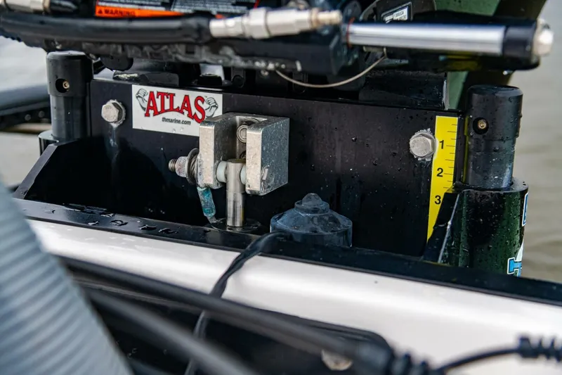 Slide: The Image of Close-up of Atlas hydraulic jack plate on 2018 Everglades 243 Center Console boat. - 30