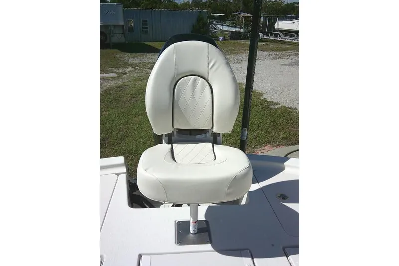 Slide: The Image of 2023 Carolina Skiff 26 Ultra Elite boat seat with white cushioned design. - 41