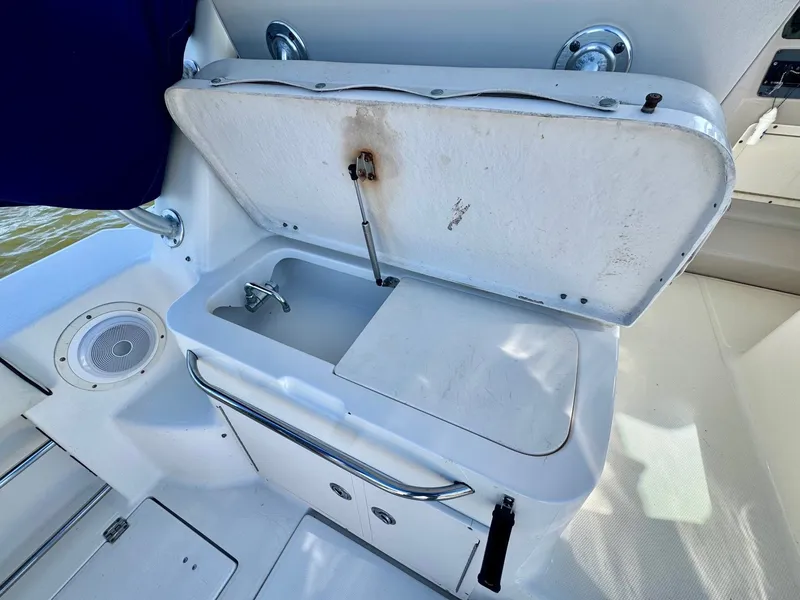 Slide: The Image of Robalo R305 Walkaround 2007 - 11