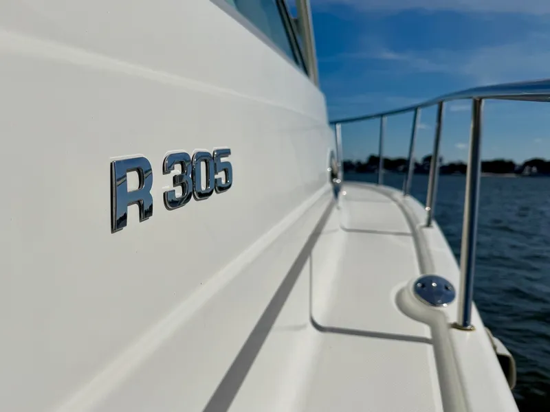 Slide: The Image of Robalo R305 Walkaround 2007 - 25