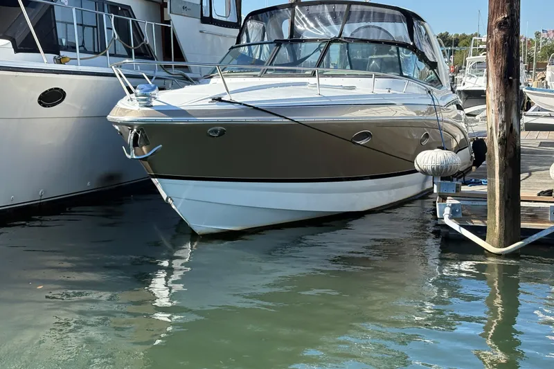 The Image of 2008 Formula 350 Sun Sport boat docked at marina, side view. - 0