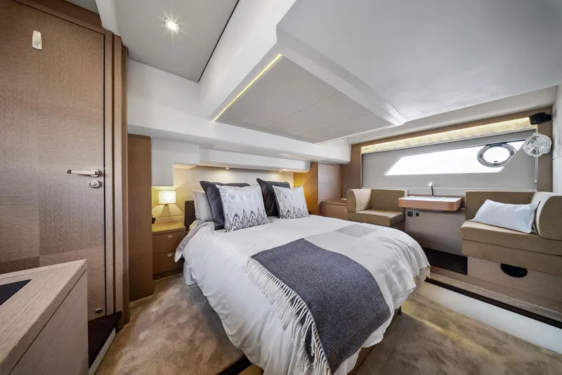 Slide: The Image of Prestige 560 2017 - 55